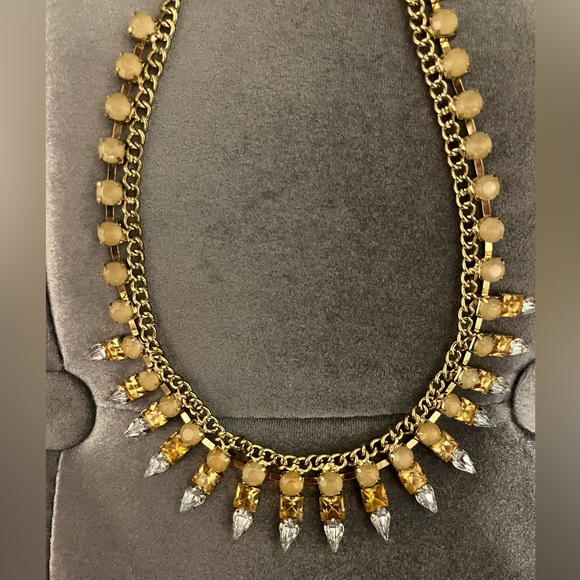 Ladies Costume jewelry necklace - Picture 3 of 3